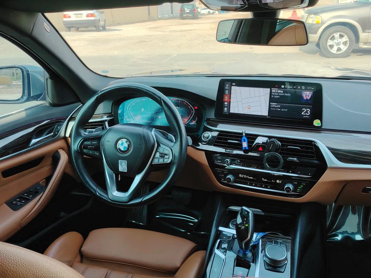 Car image 24