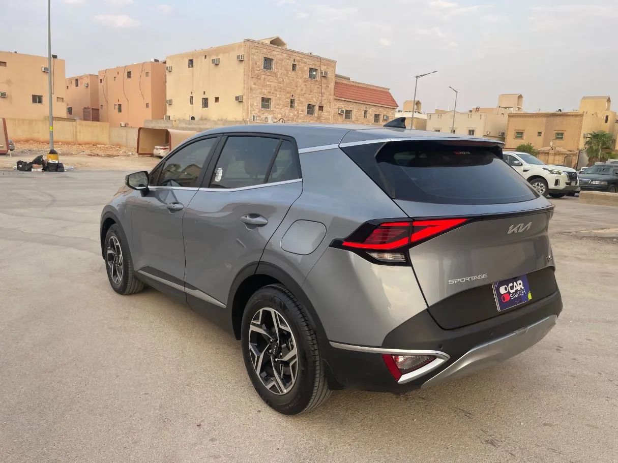 Car image 7