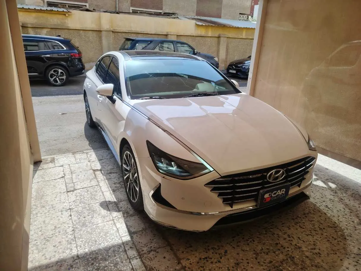 Car image 3