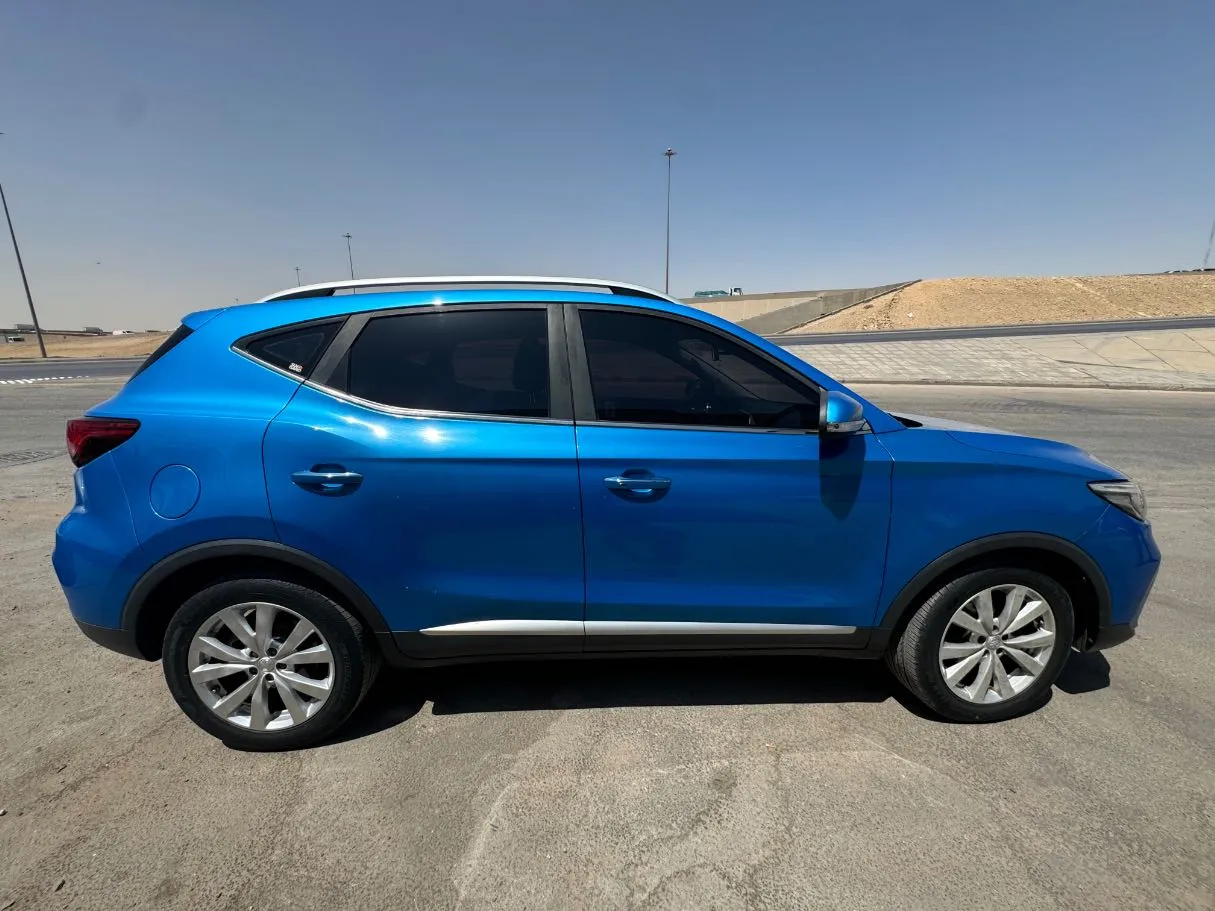 Car image 4