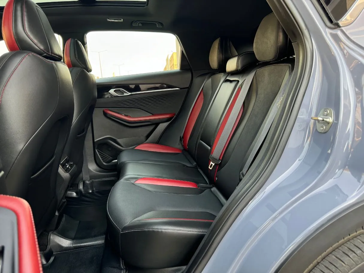 Car image 15