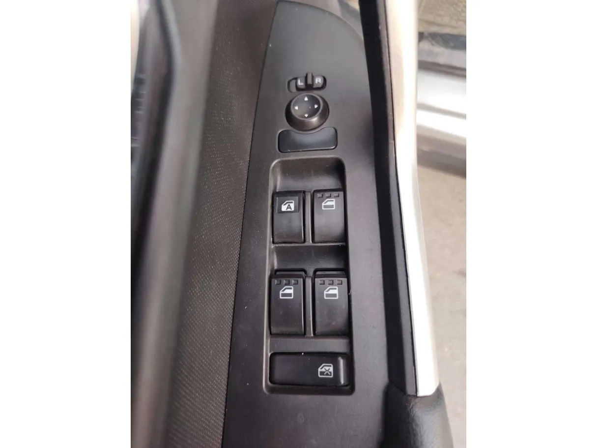 Car image 26