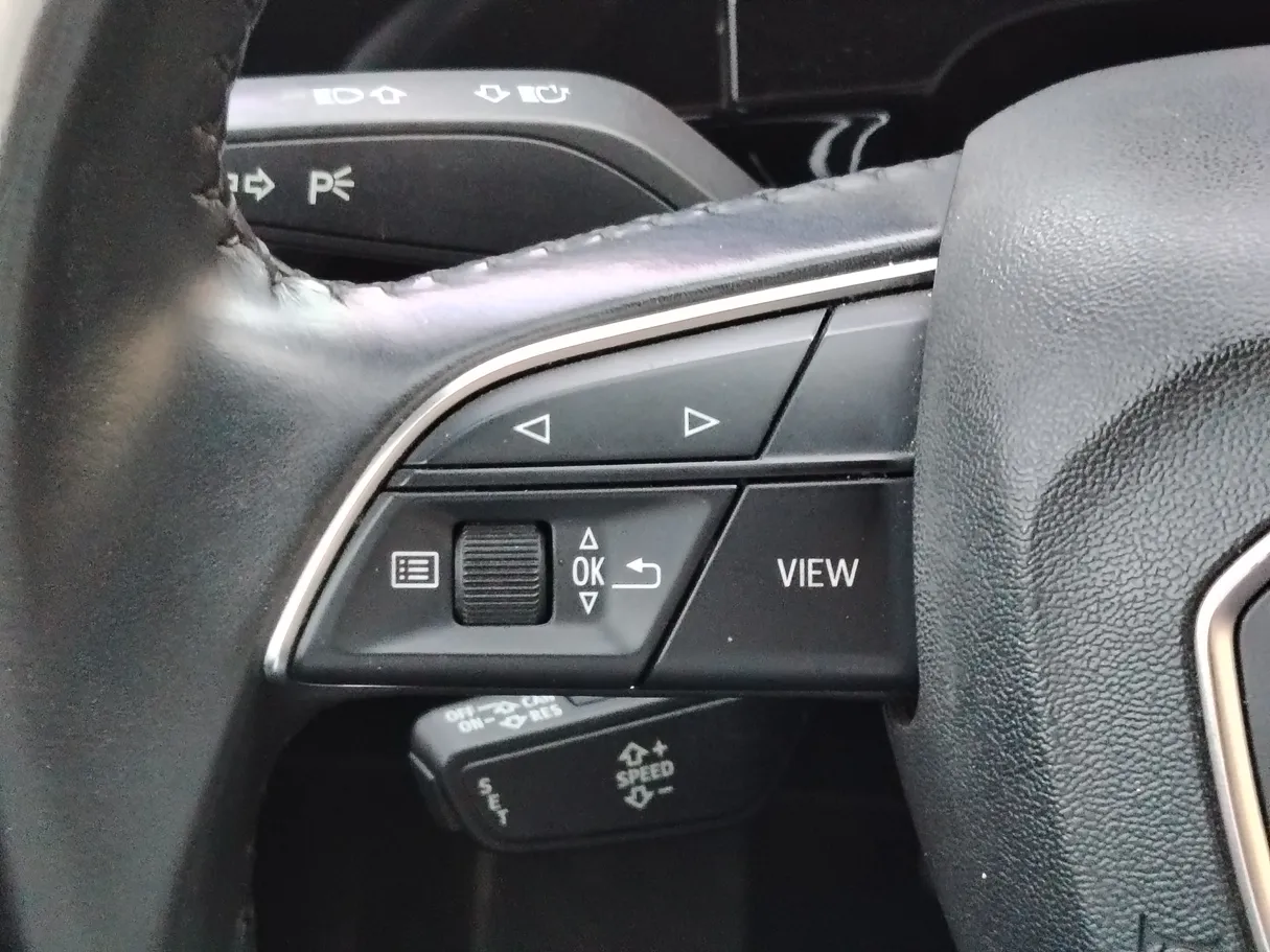 Car image 27