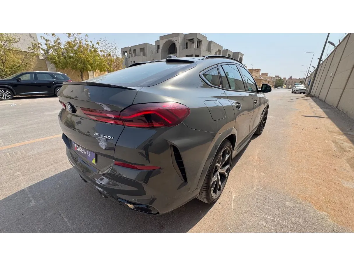 Car image 5