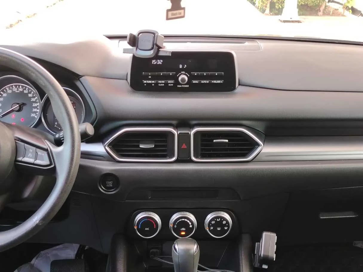 Car image 19