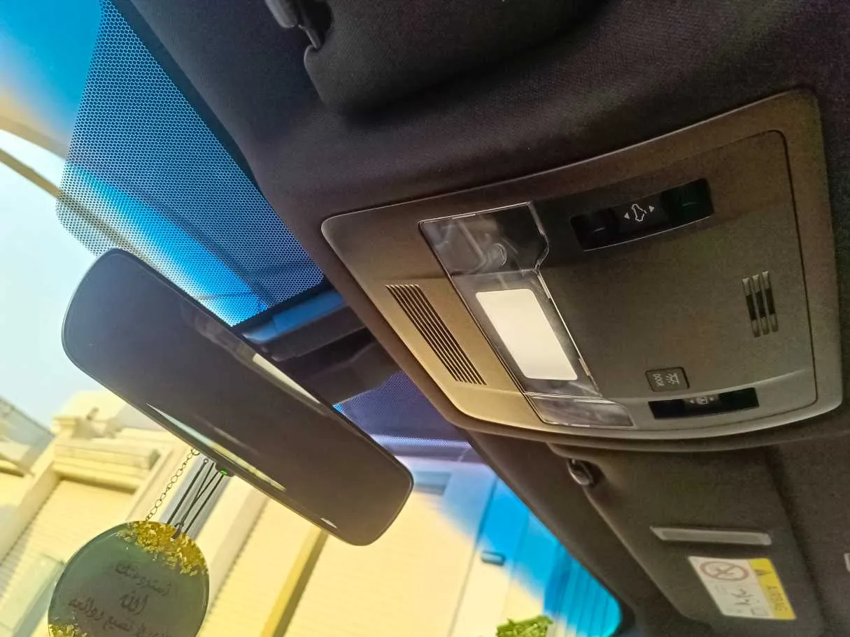 Car image 30