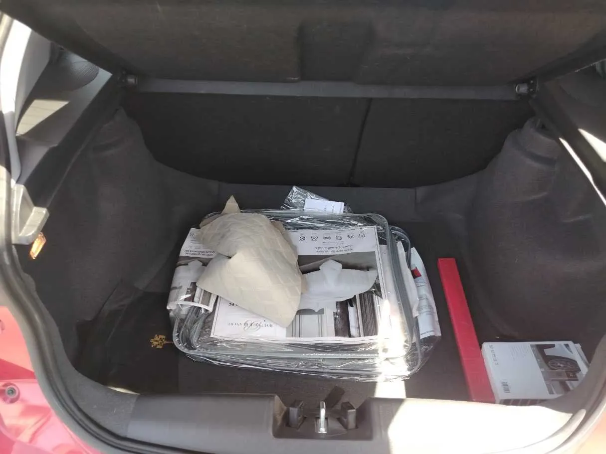 Car image 35