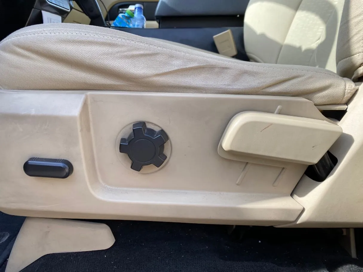 Car image 25