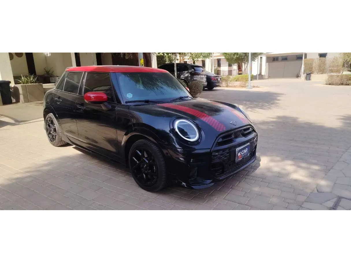 Car image 3