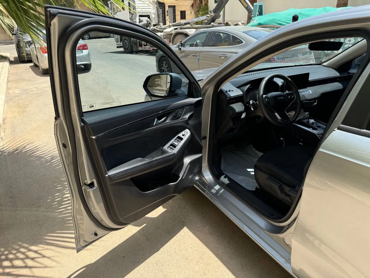 Car image 10