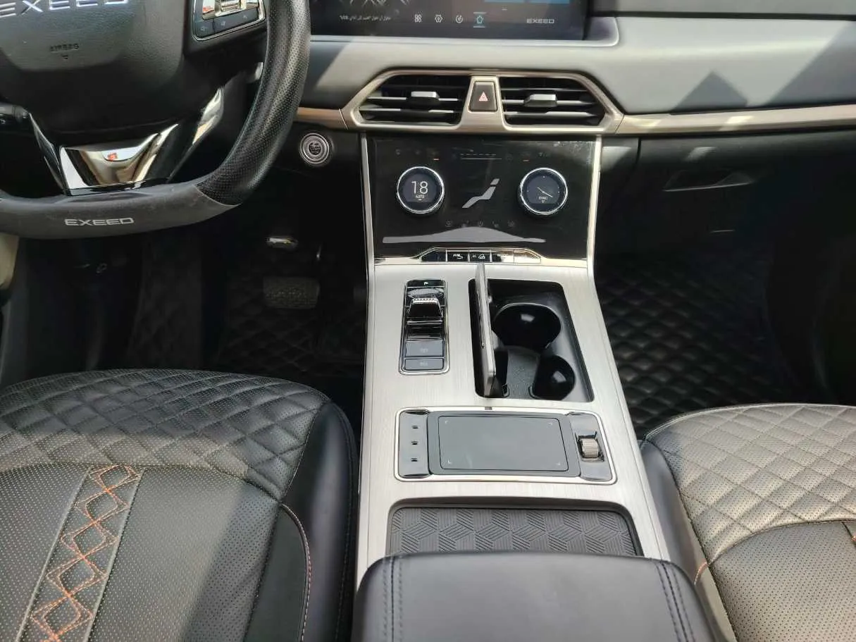 Car image 24