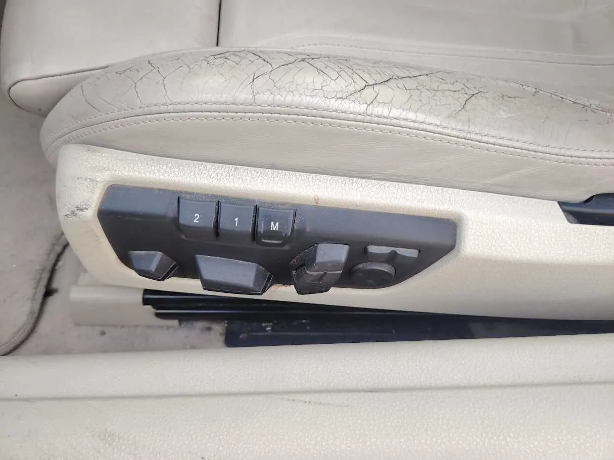 Car image 28