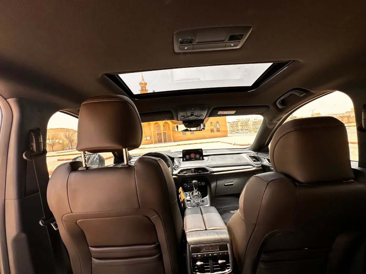 Car image 15
