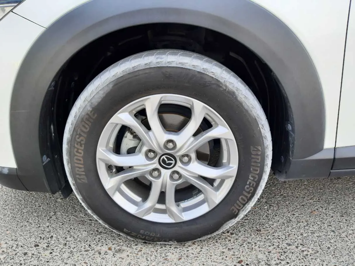 Car image 9