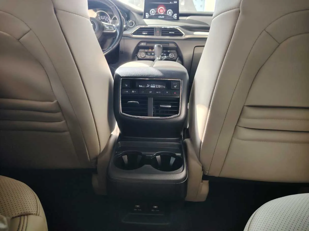 Car image 35