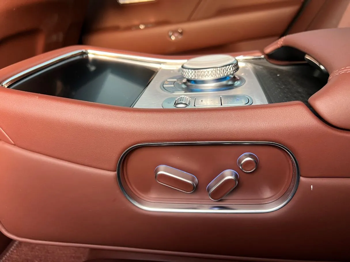 Car image 28