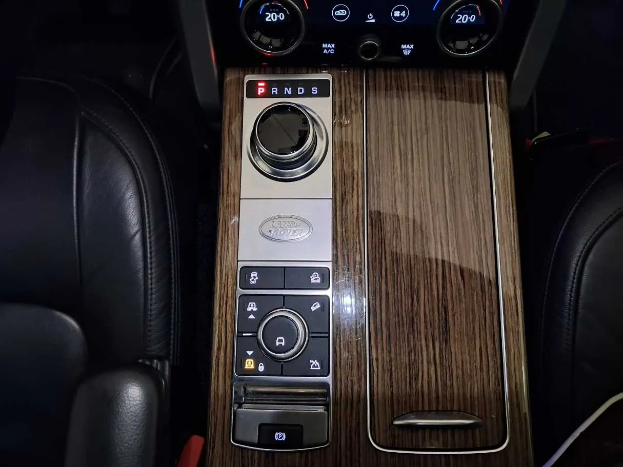Car image 17