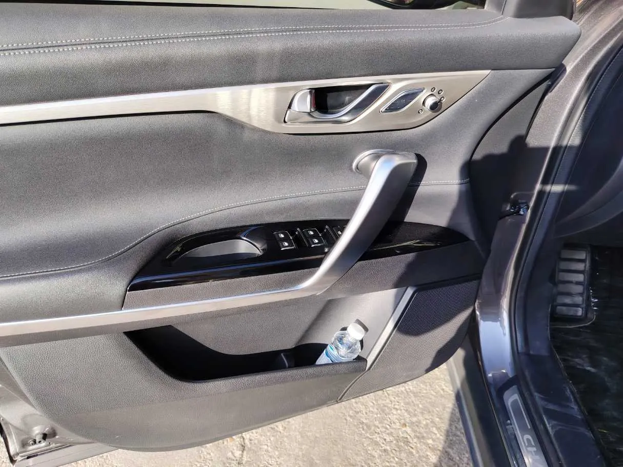 Car image 11