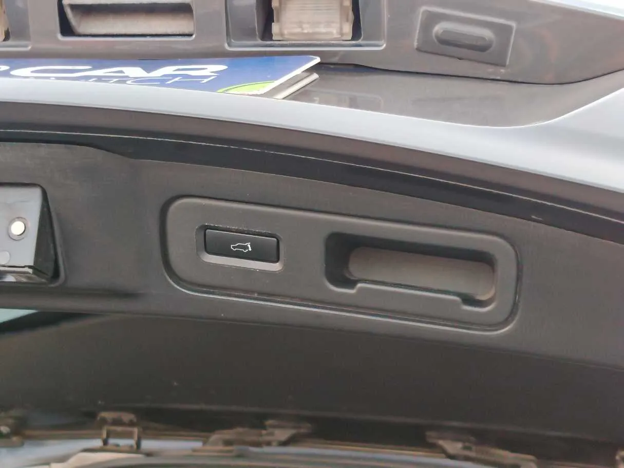 Car image 34
