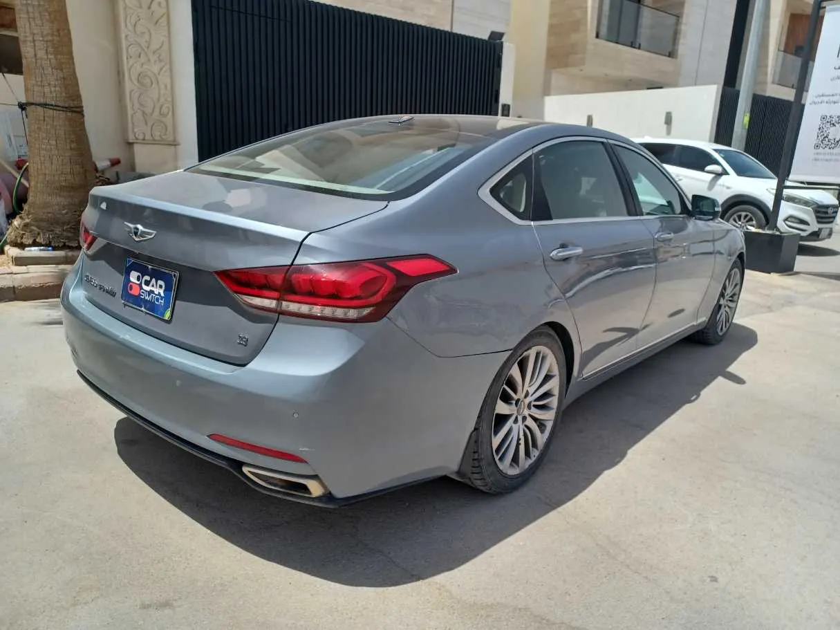 Car image 5