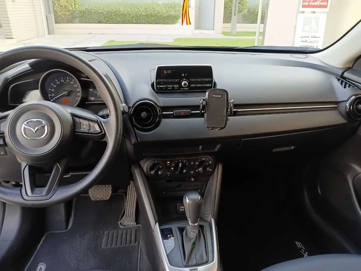 Car image 14