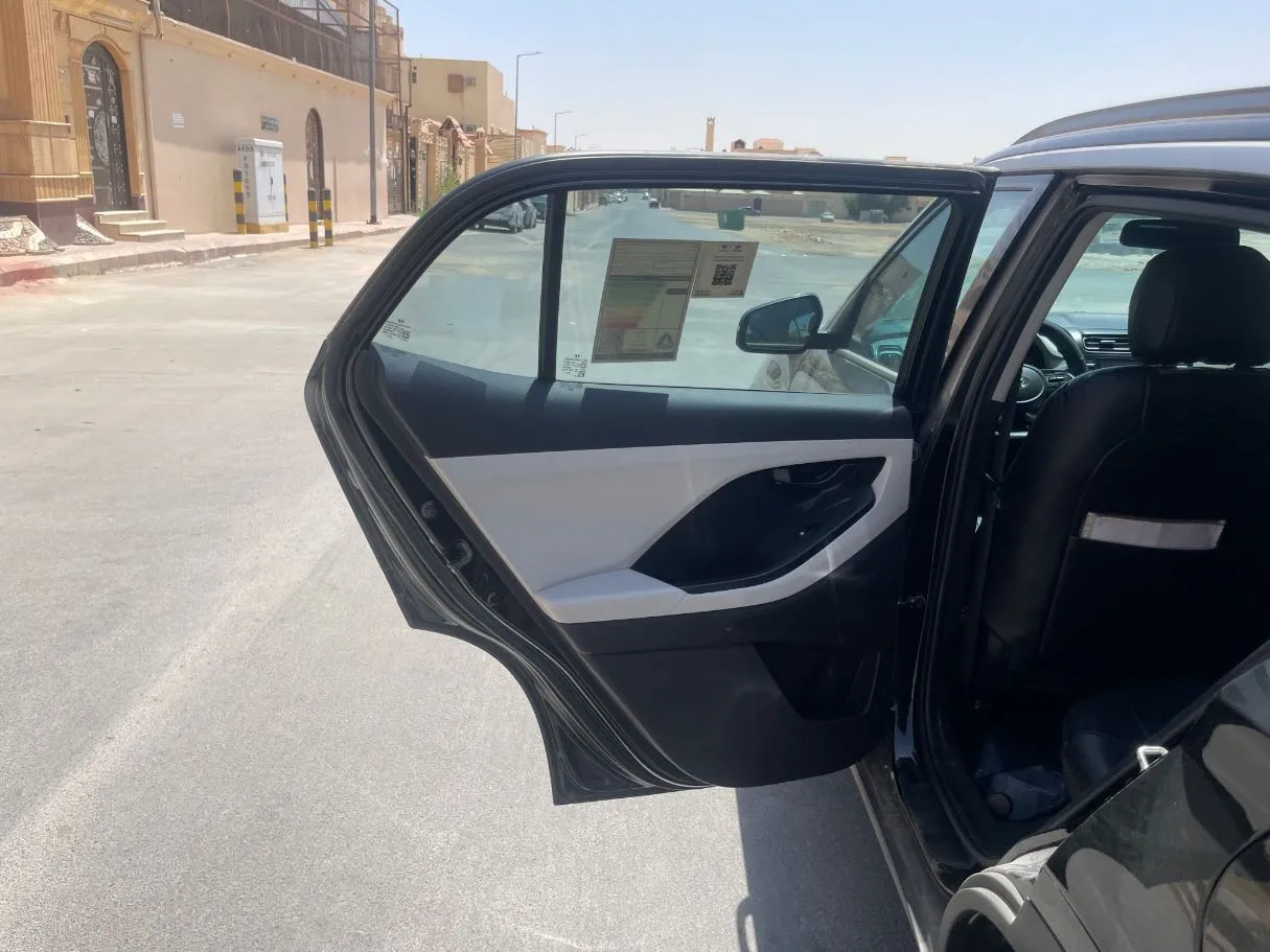 Car image 13