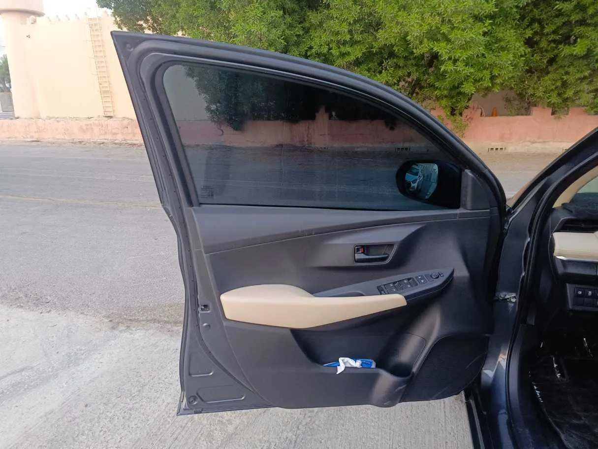 Car image 11