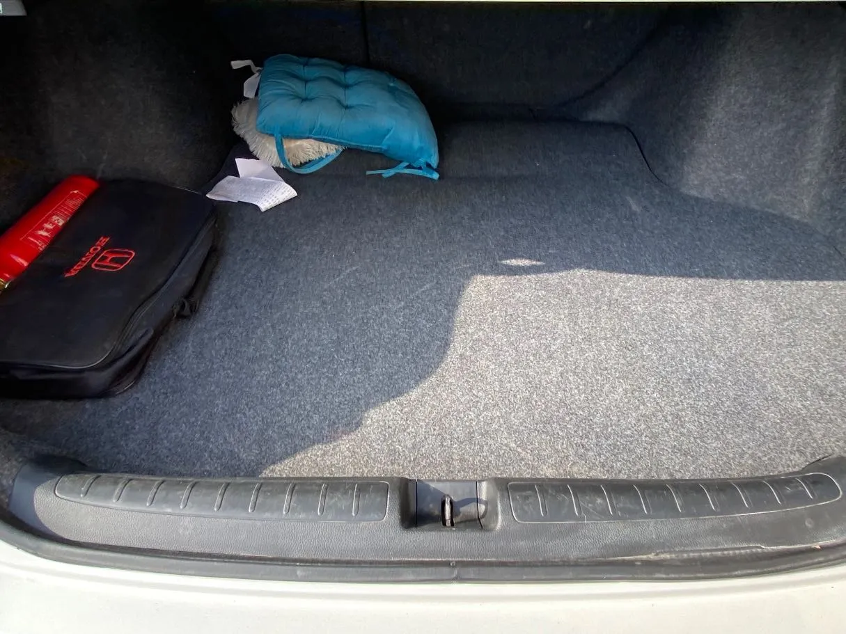 Car image 24