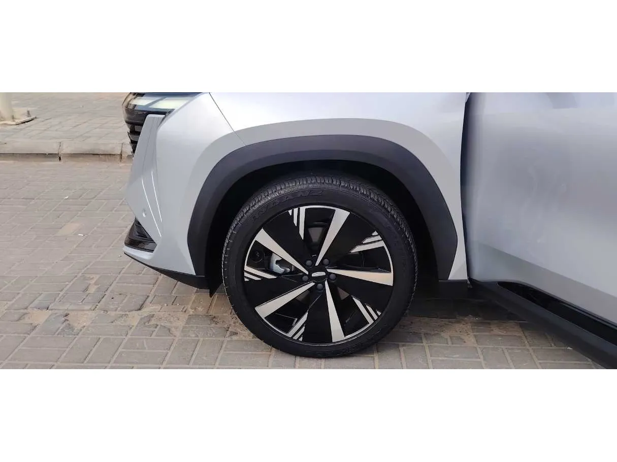 Car image 8