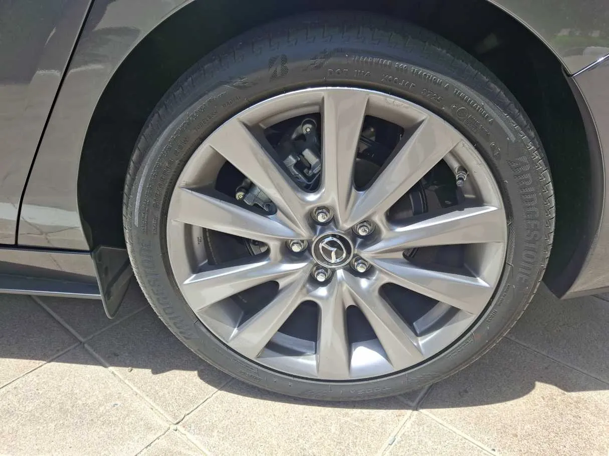 Car image 8