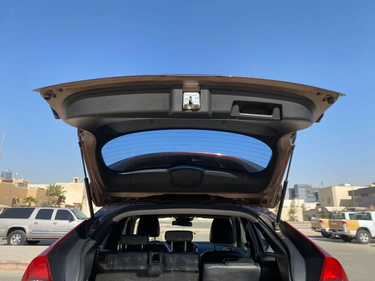 Car image 22