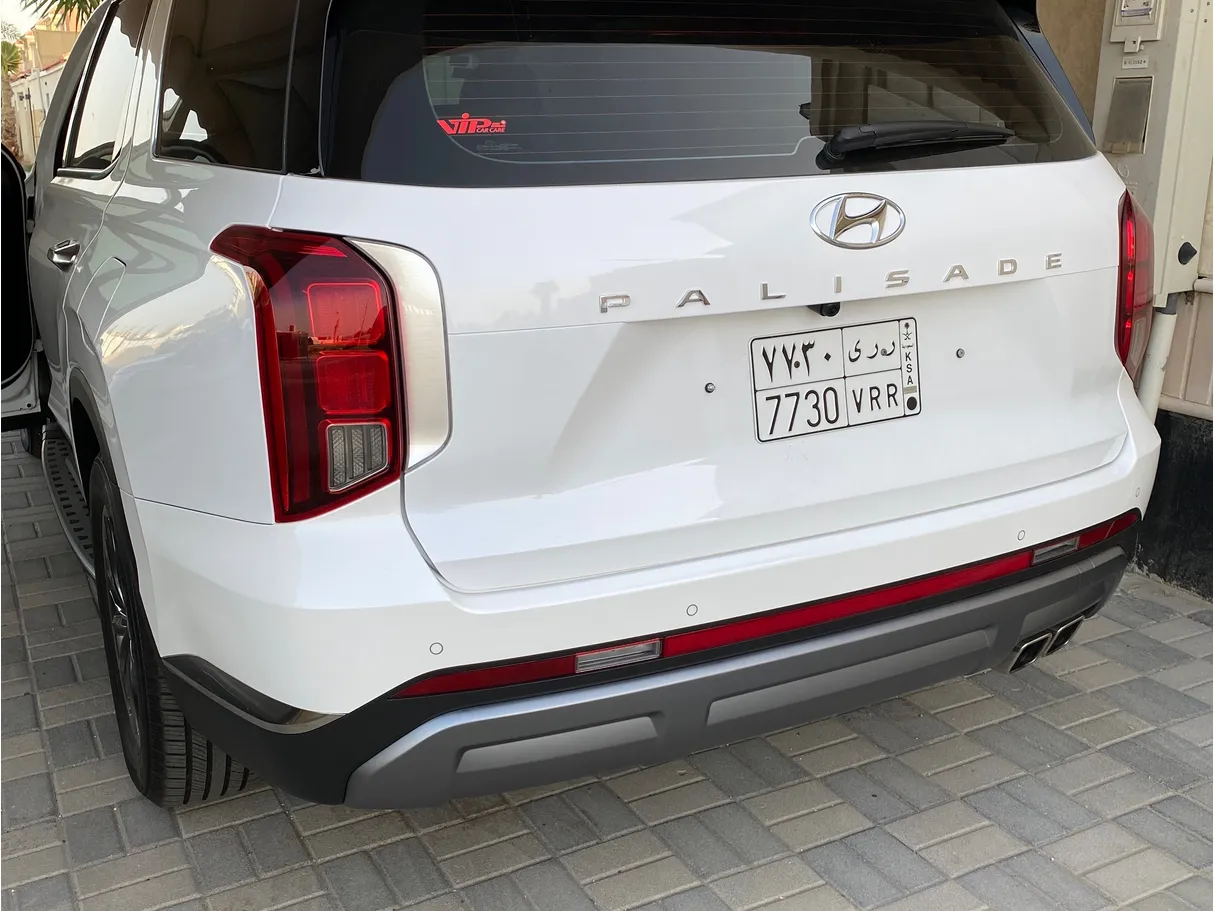 Car image 4