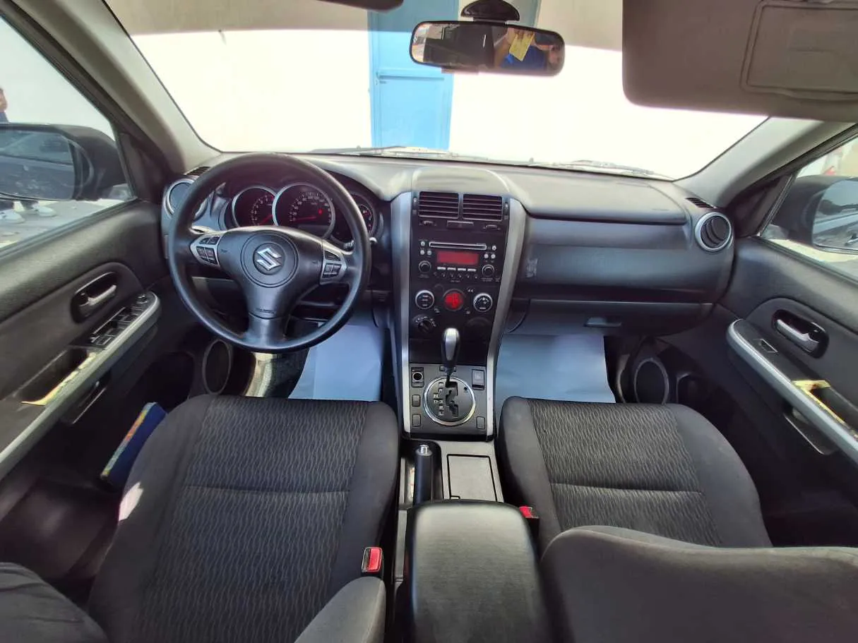 Car image 14