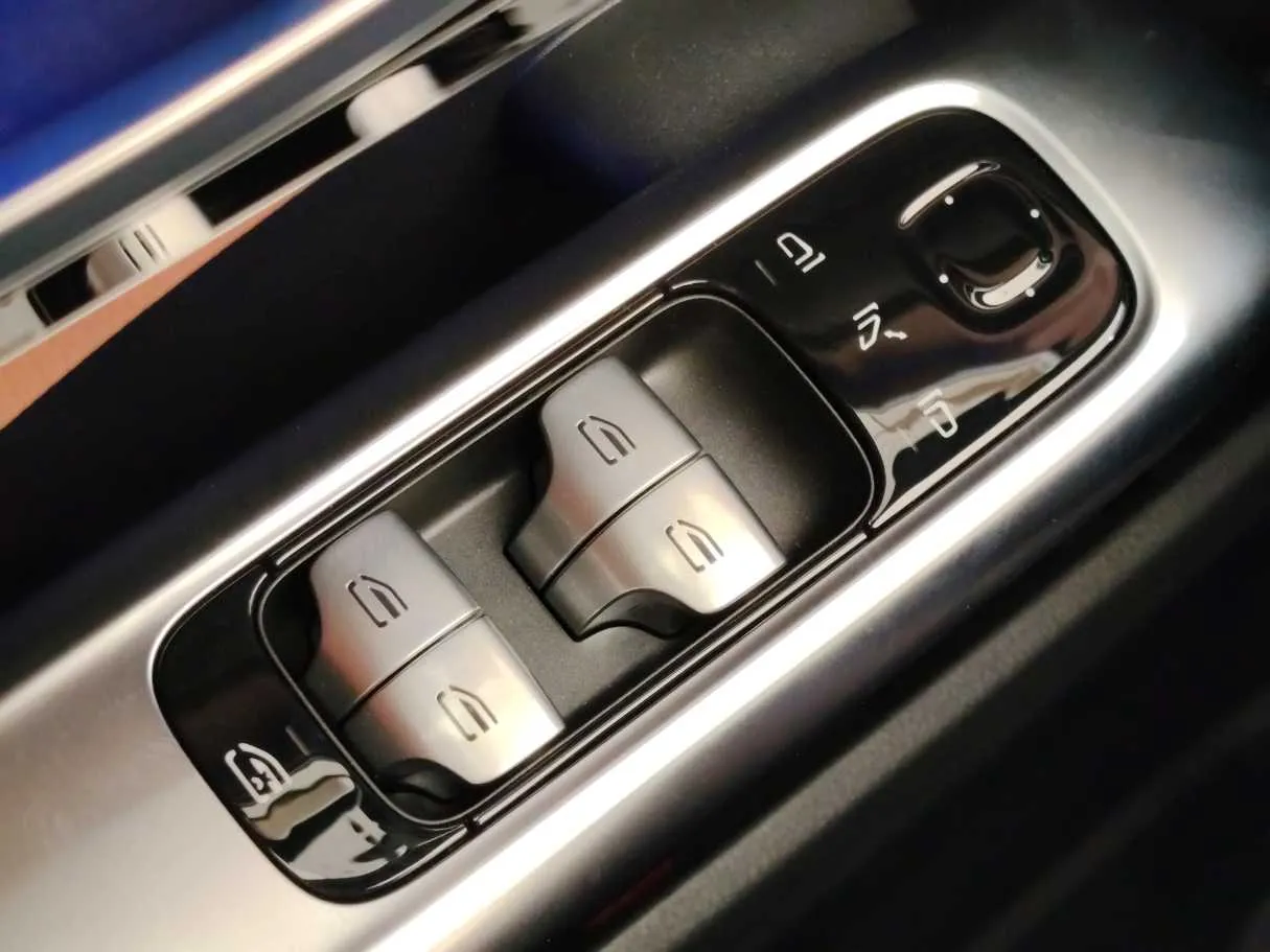 Car image 34