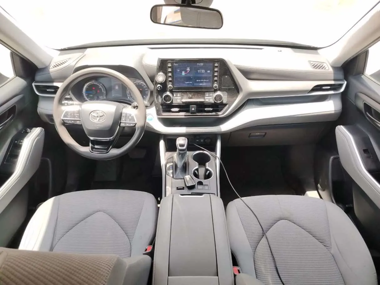 Car image 23