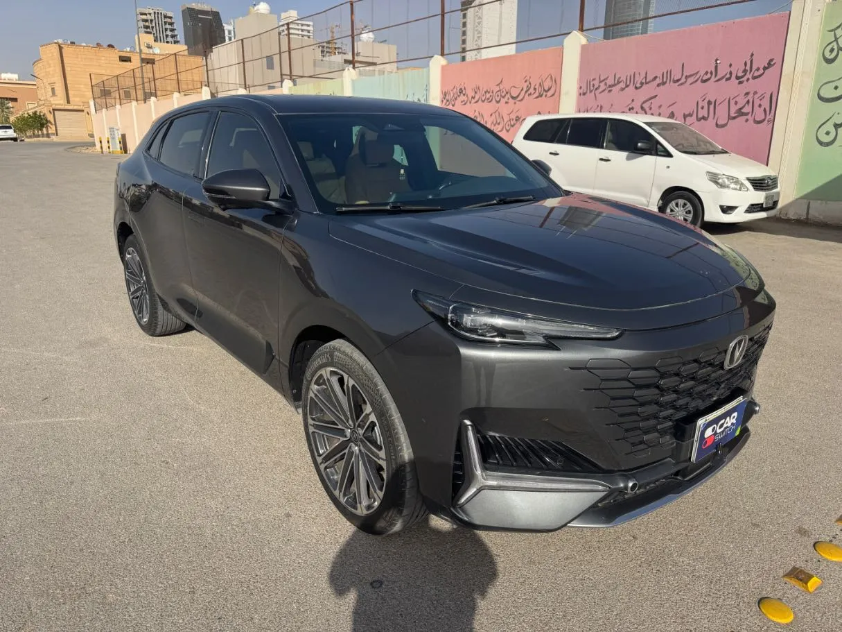 Car image 3