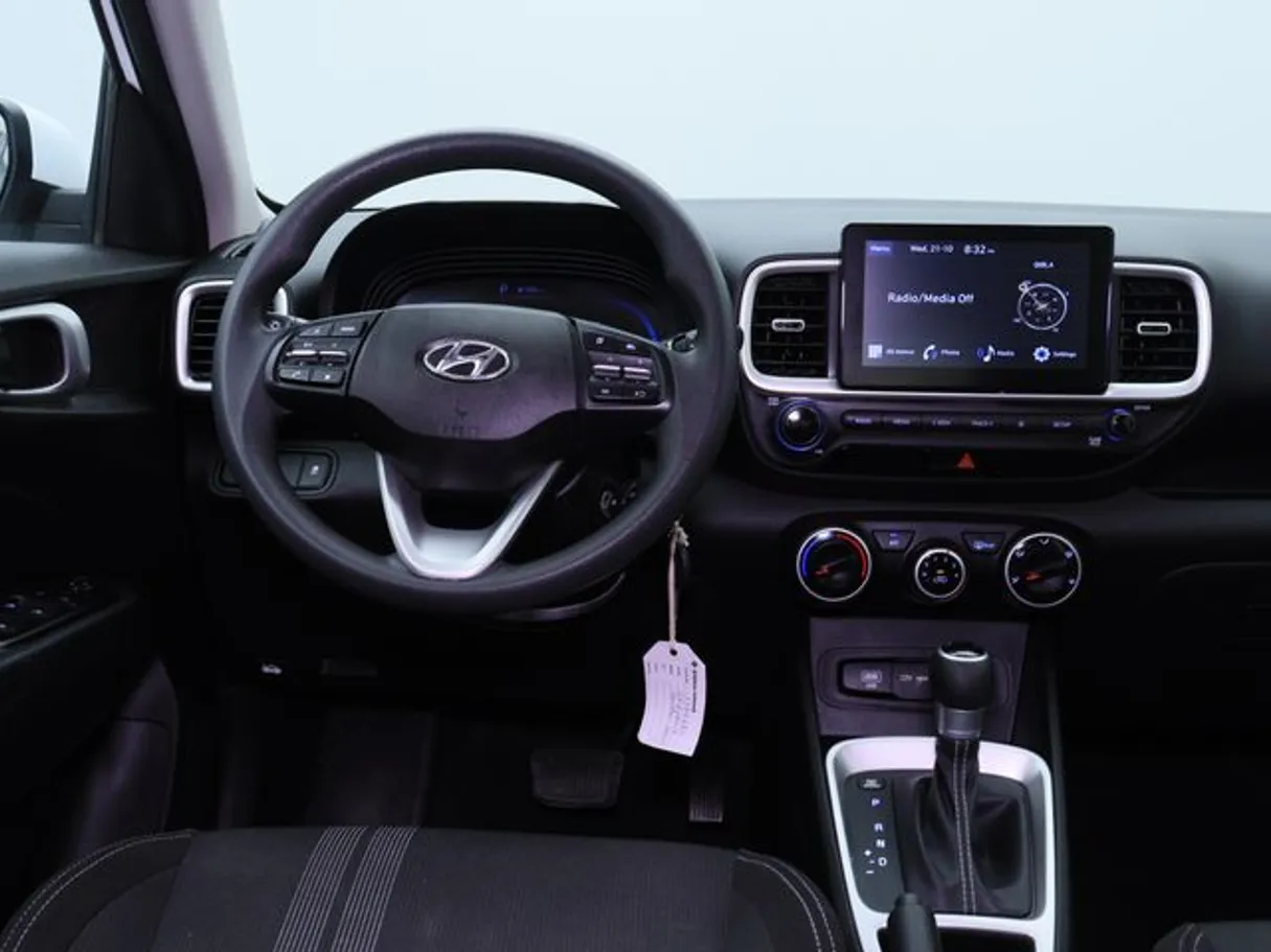Car image 15