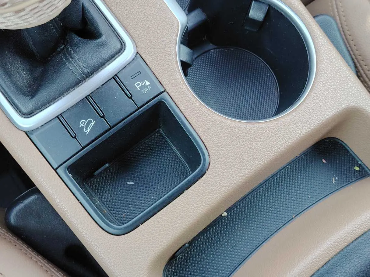 Car image 26