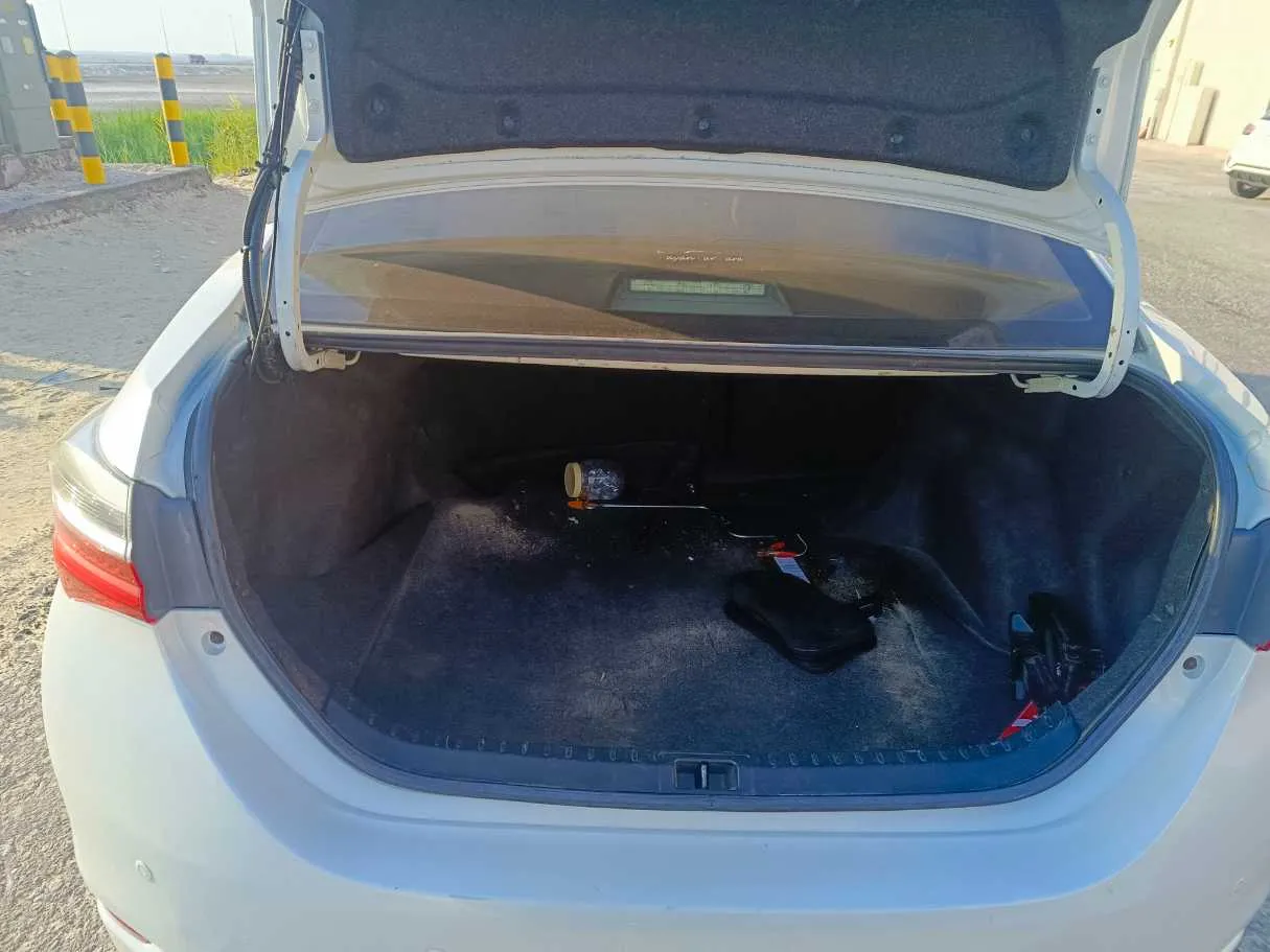 Car image 27