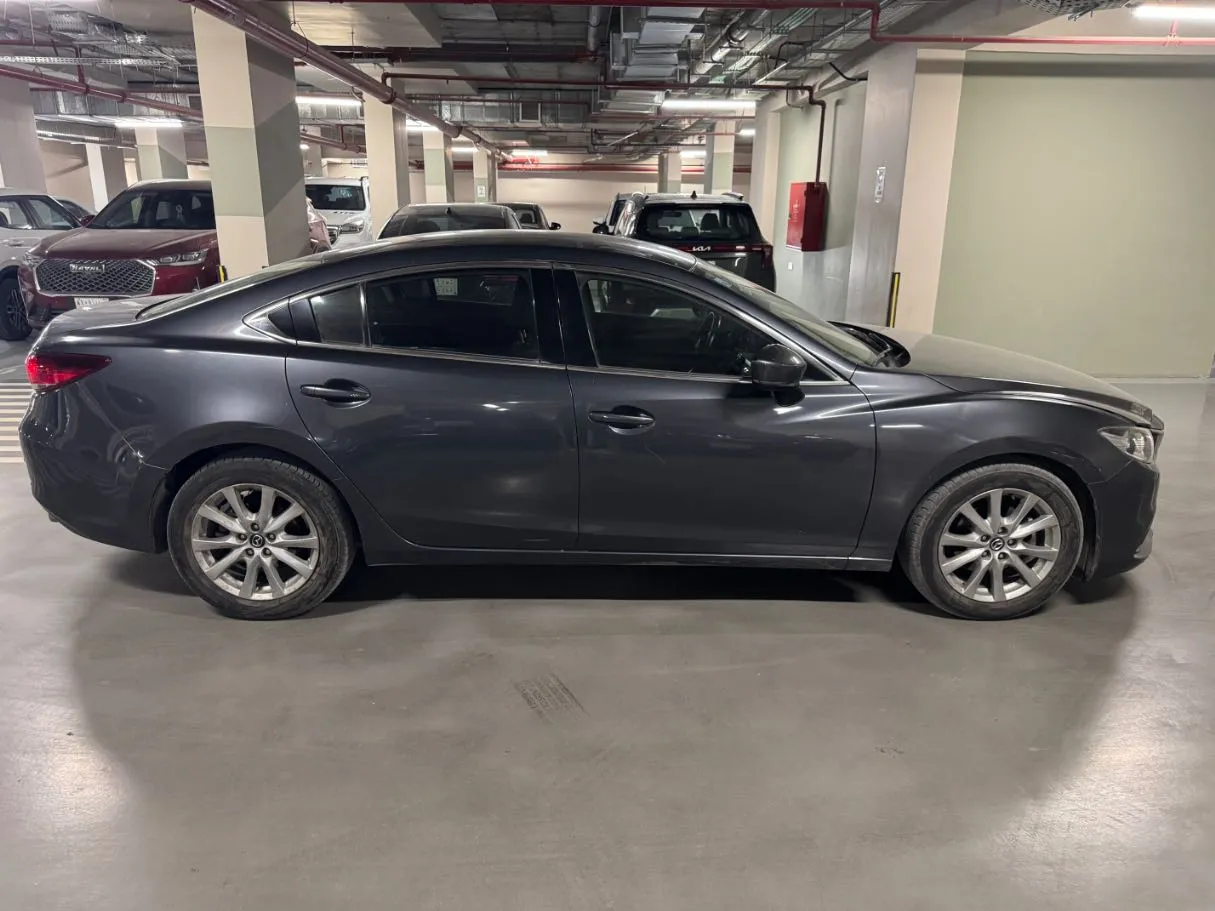 Car image 4