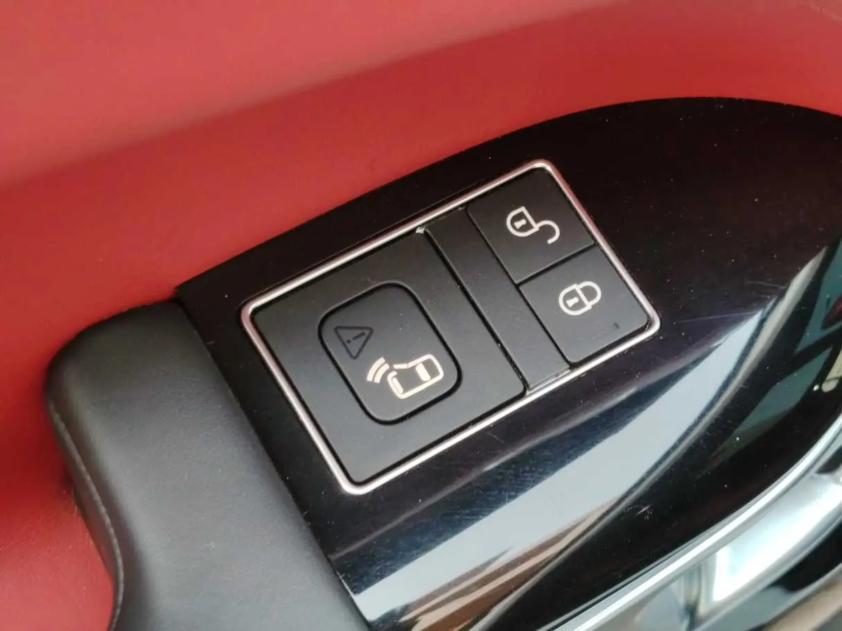 Car image 31