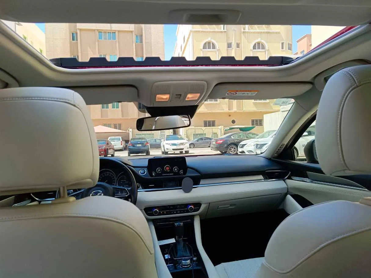Car image 18