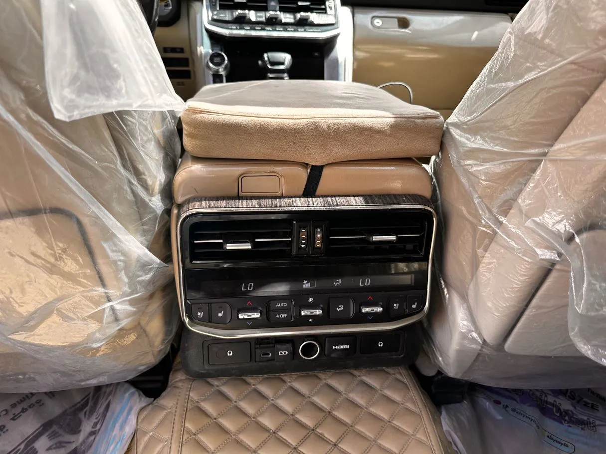 Car image 27