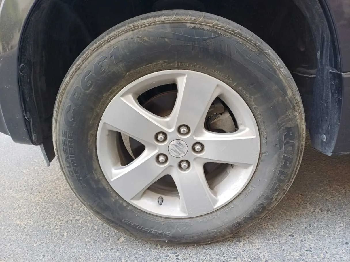 Car image 12