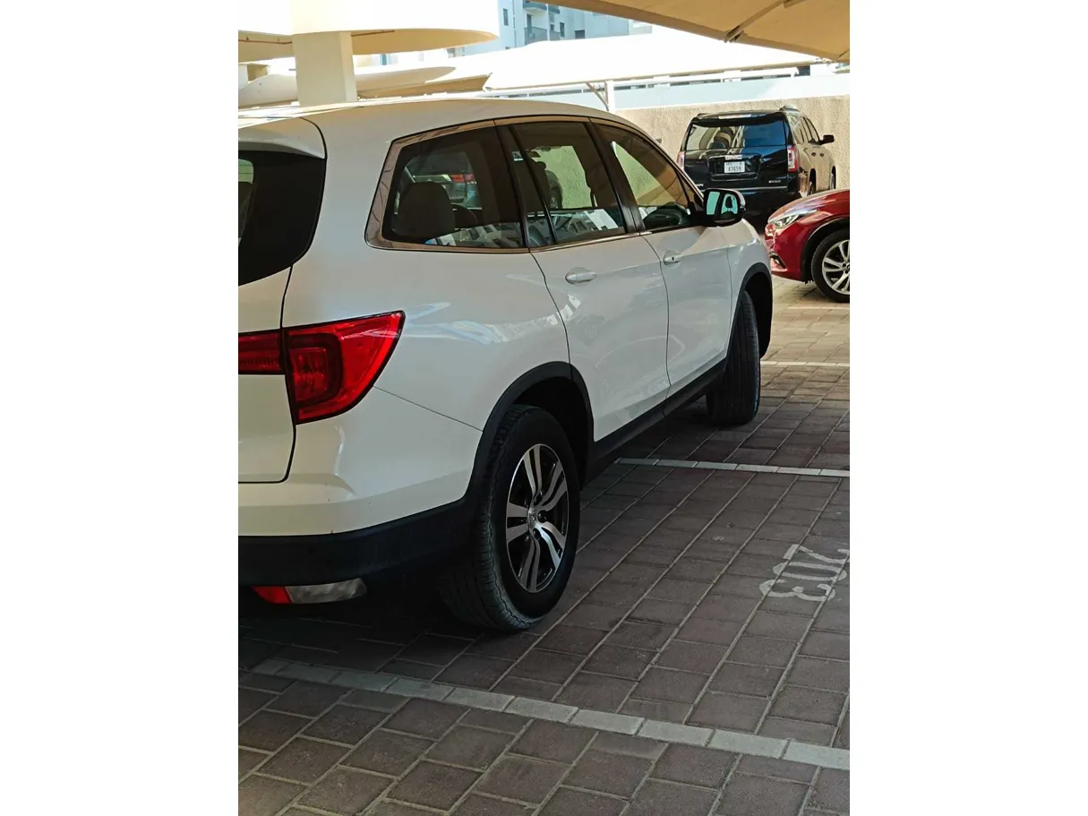 Car image 9