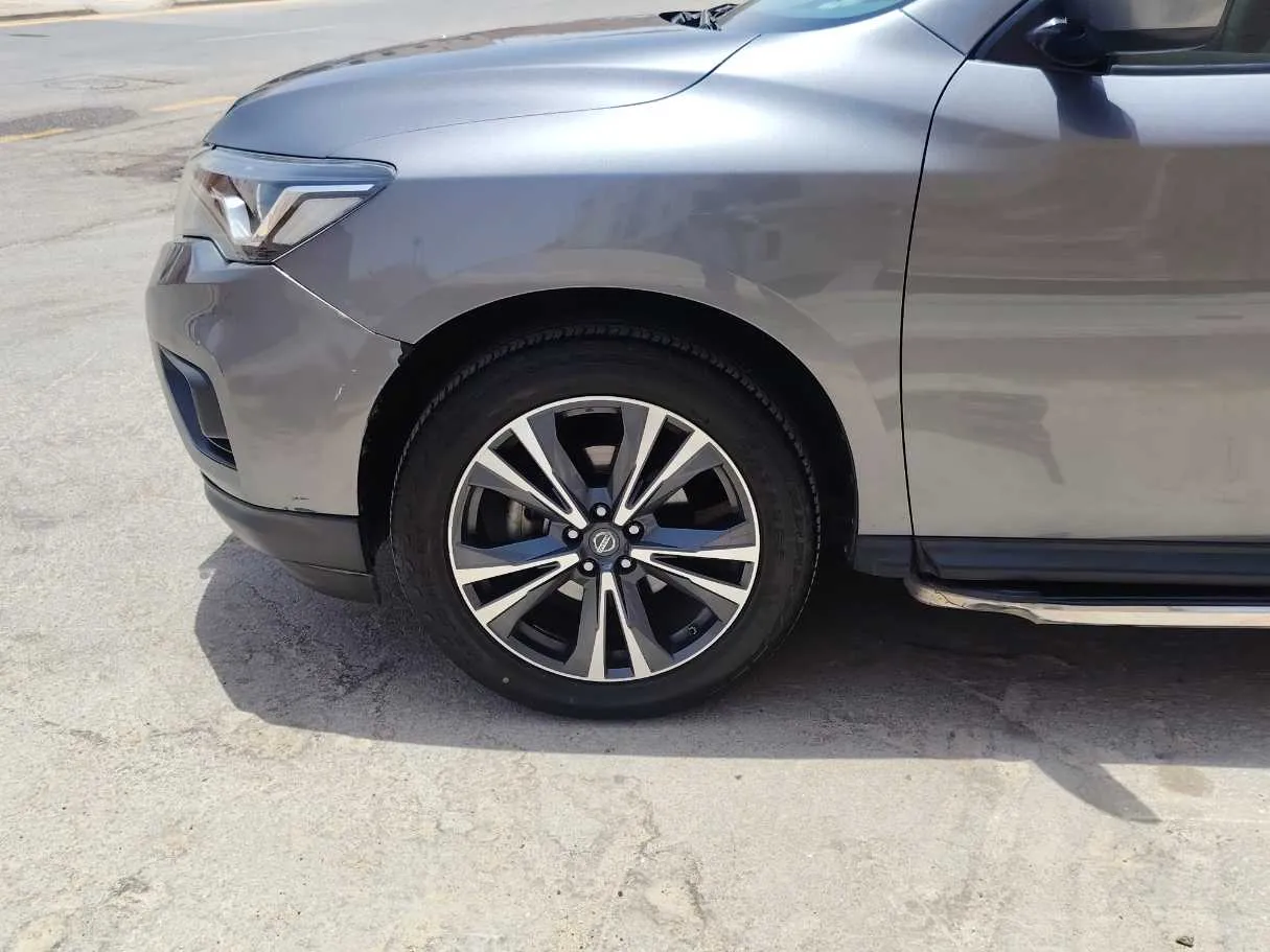 Car image 9