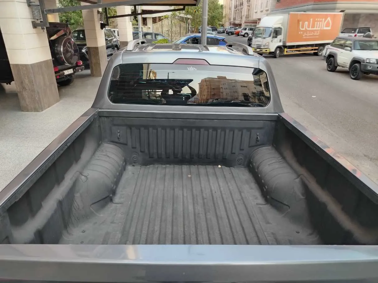 Car image 30