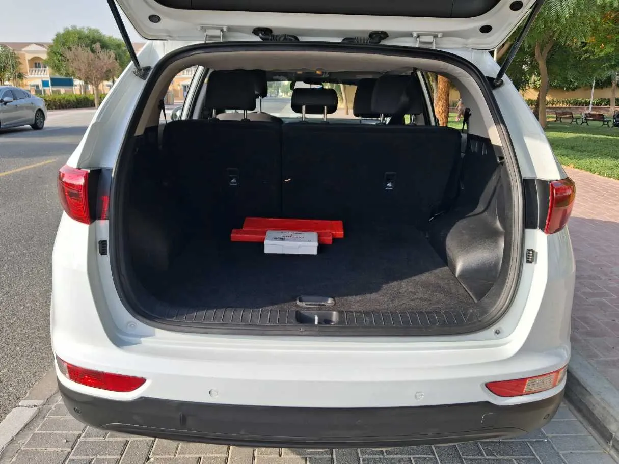 Car image 19