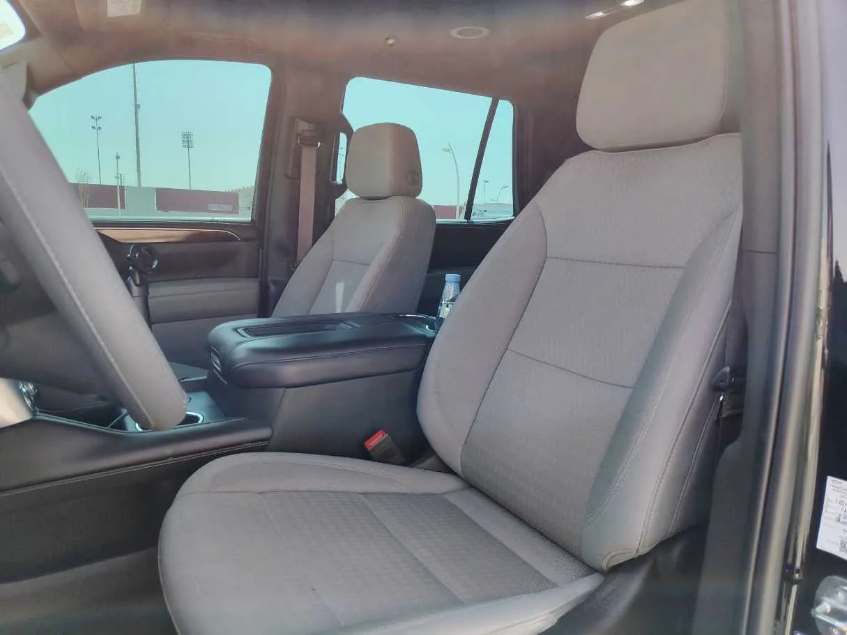 Car image 13