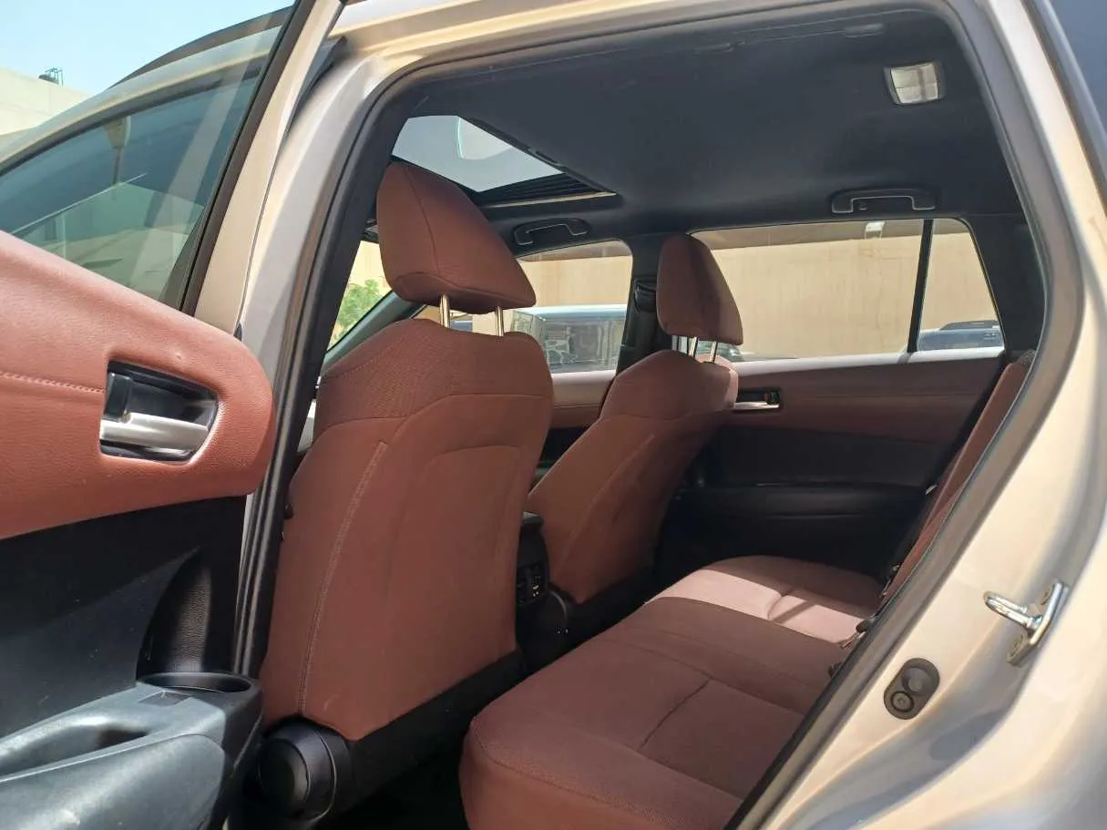 Car image 14